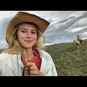 Meet your Posher, Natalie